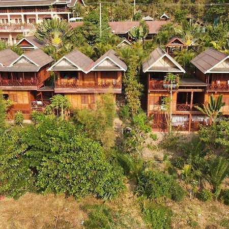 Mekong Riverside Lodge Muang Pakbèng Extérieur photo