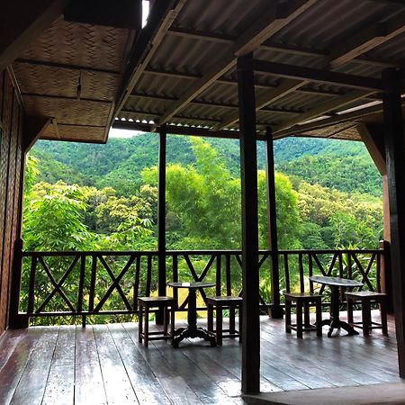 Mekong Riverside Lodge Muang Pakbèng Extérieur photo