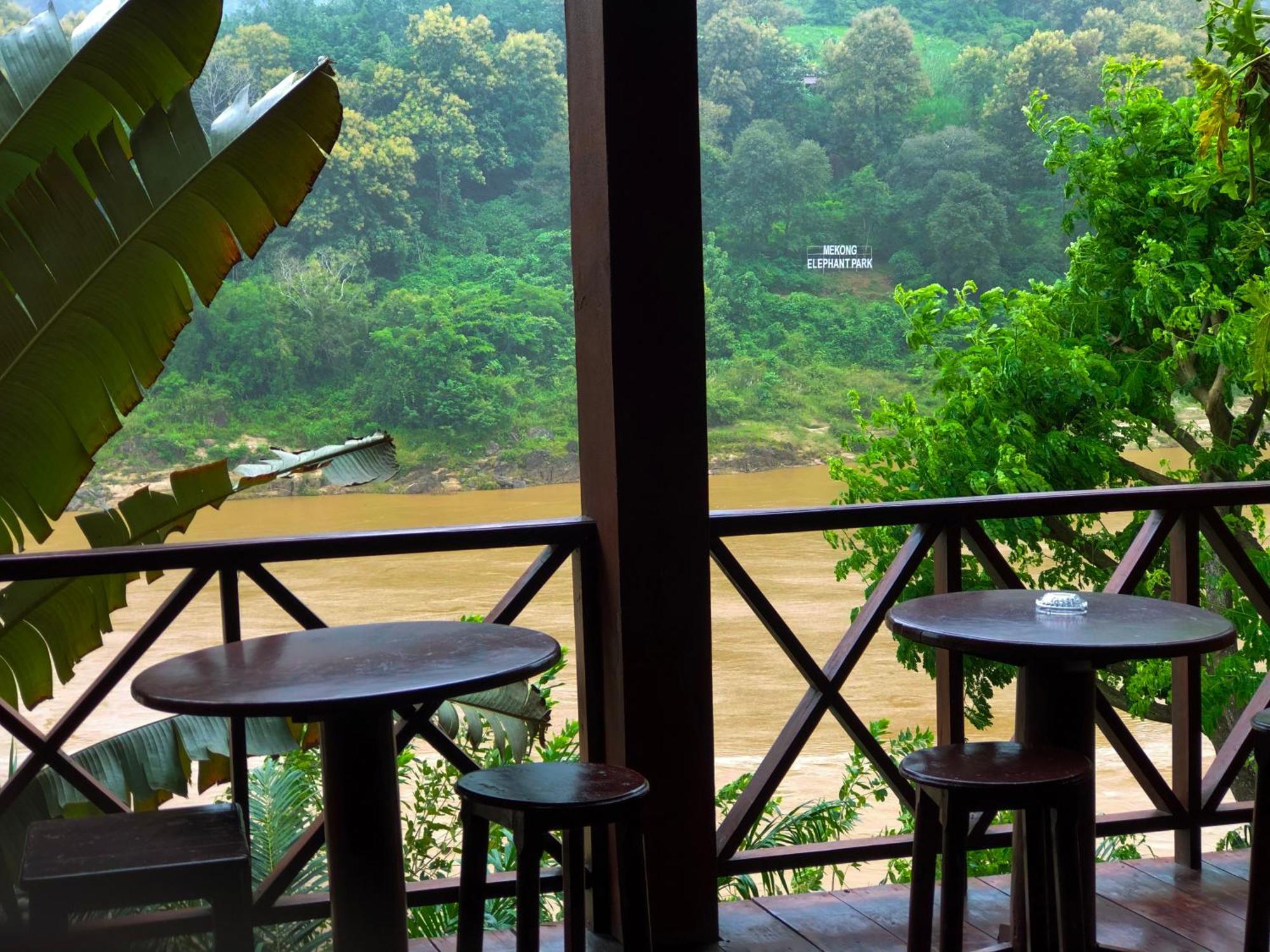 Mekong Riverside Lodge Muang Pakbèng Extérieur photo