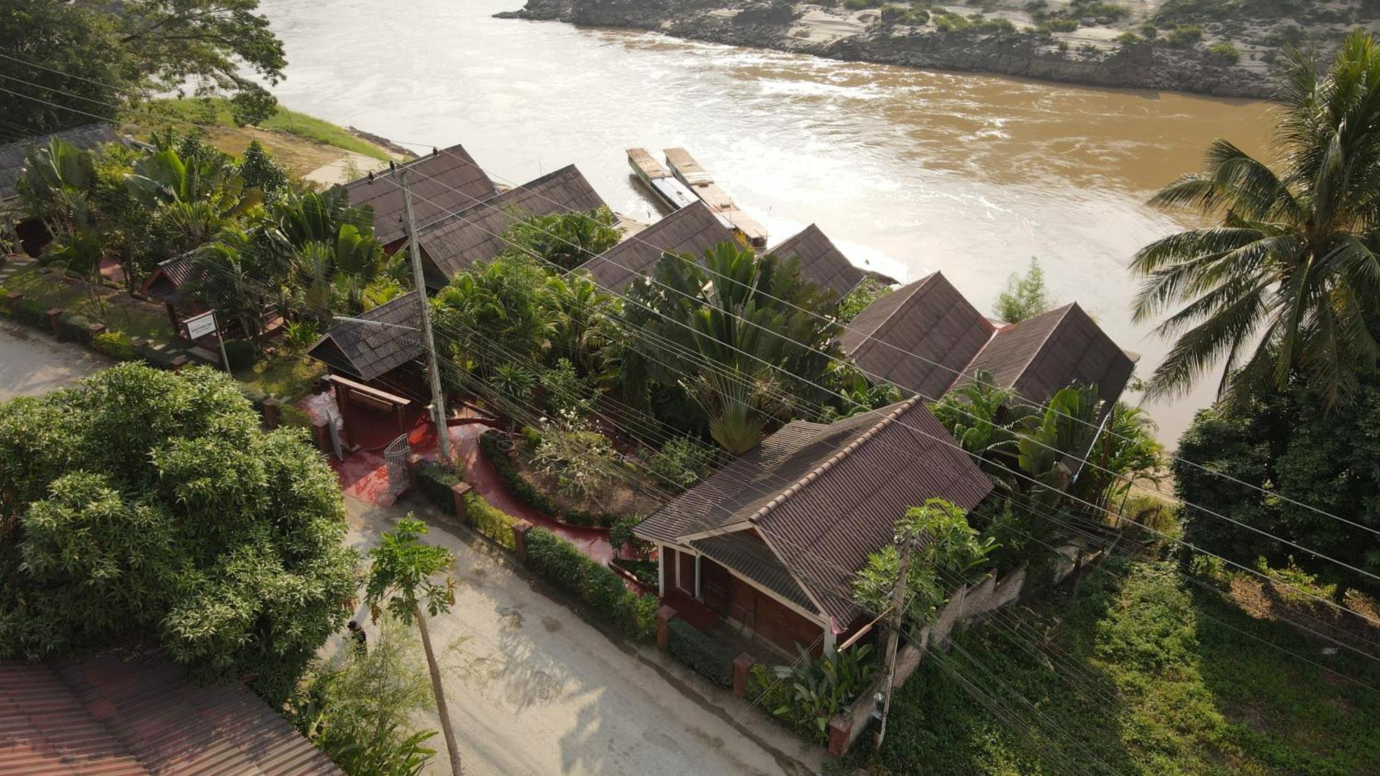 Mekong Riverside Lodge Muang Pakbèng Extérieur photo