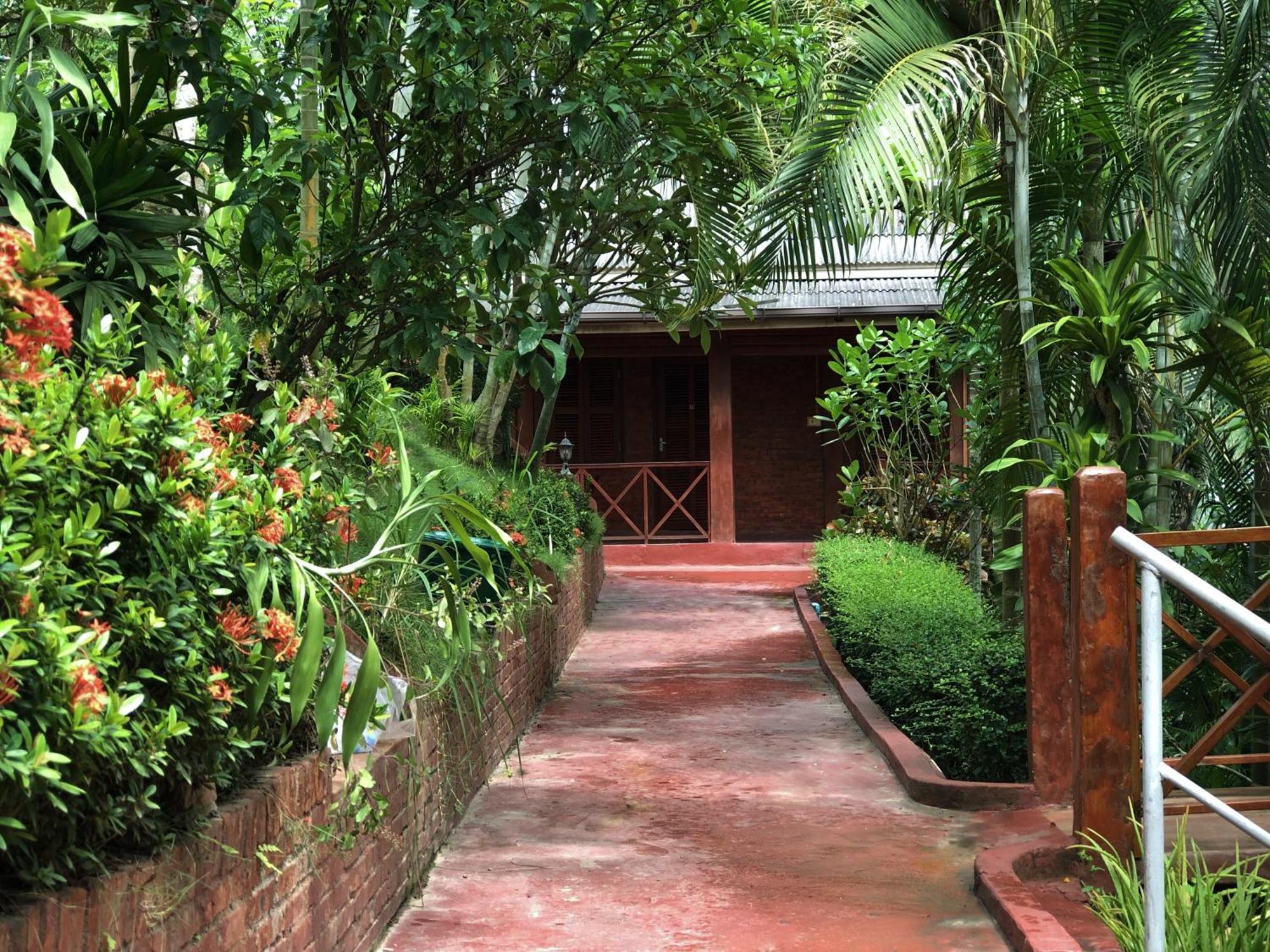 Mekong Riverside Lodge Muang Pakbèng Extérieur photo