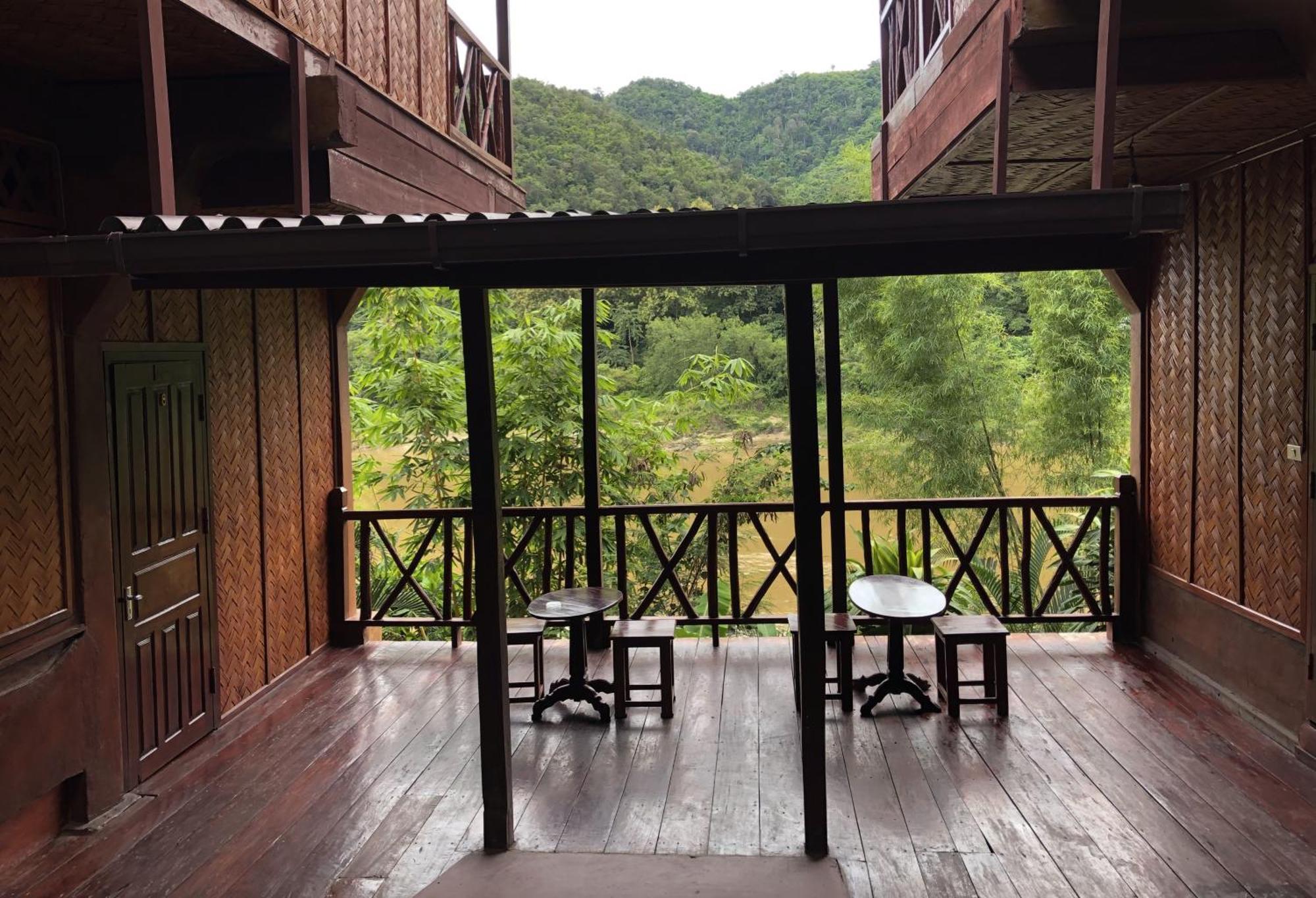 Mekong Riverside Lodge Muang Pakbèng Extérieur photo